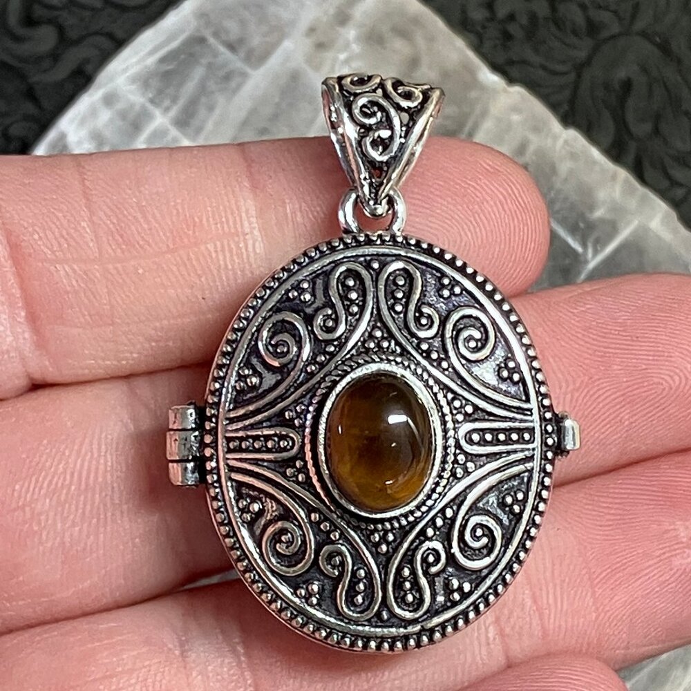 Tigers Eye Stone Locket Poison Pendant Crystal Jewelry (63854)